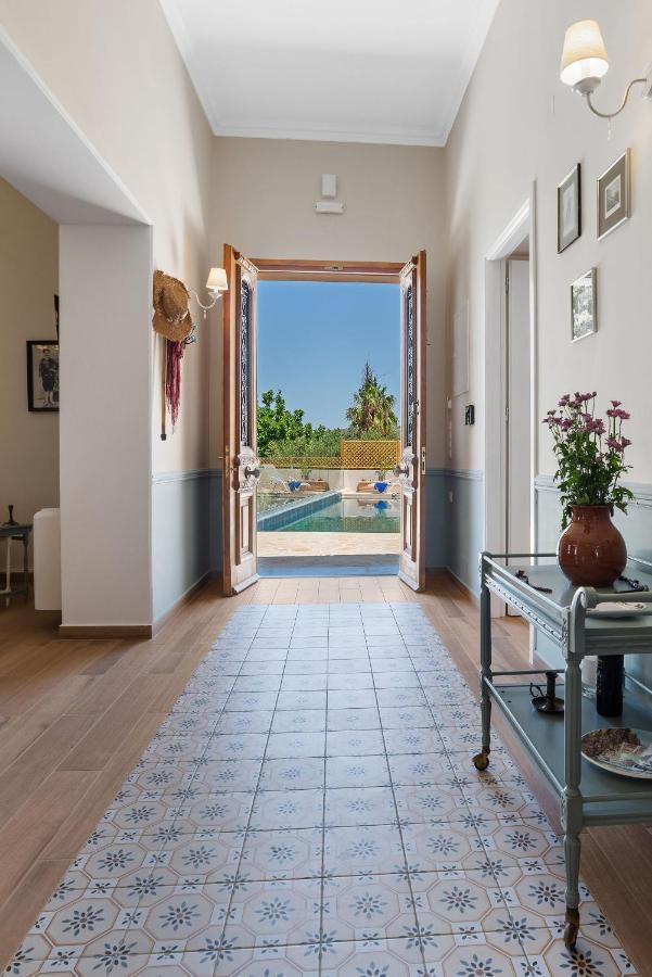 Villa Remedio Neon Khorion  المظهر الخارجي الصورة