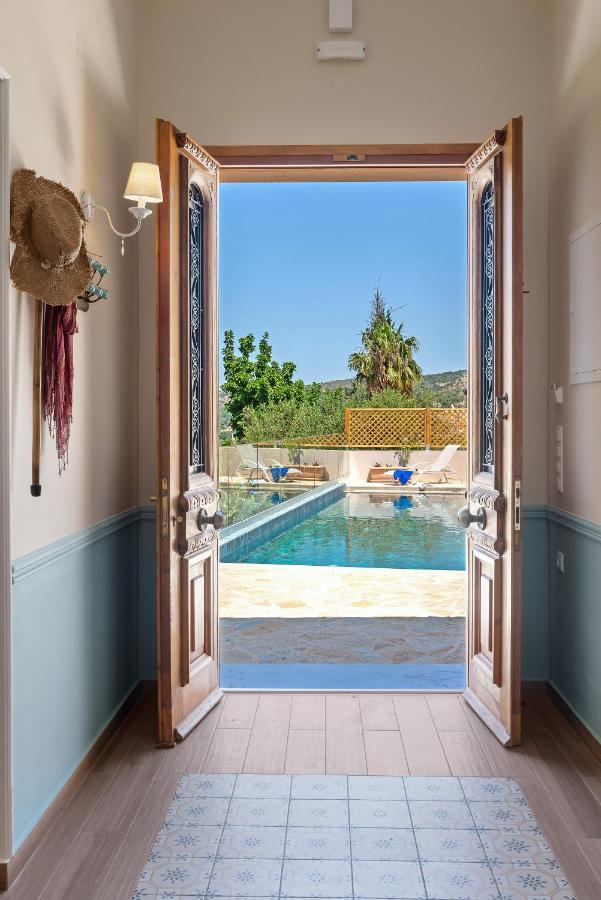 Villa Remedio Neon Khorion  المظهر الخارجي الصورة